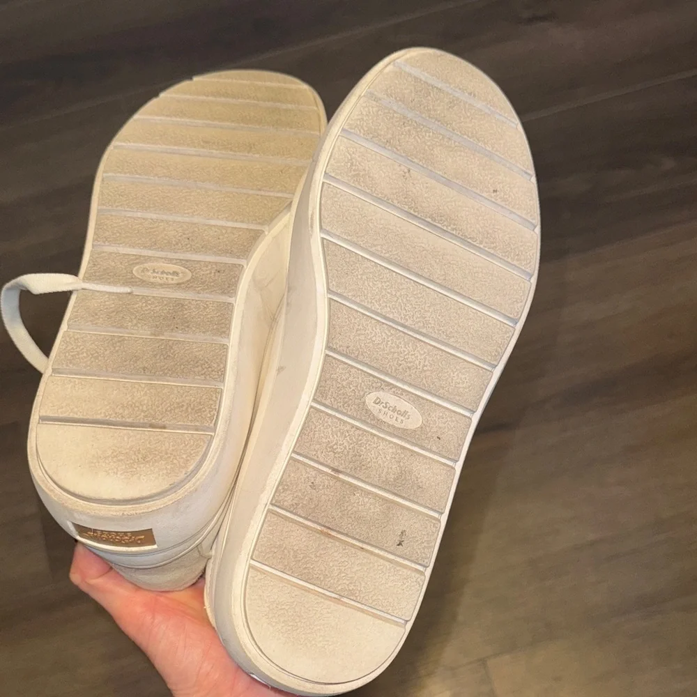 Dr. Scholl's Cream Lace-Up Sneakers - Picture 4 of 5